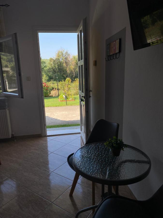 Guesthouse Anestis Ángistron Buitenkant foto